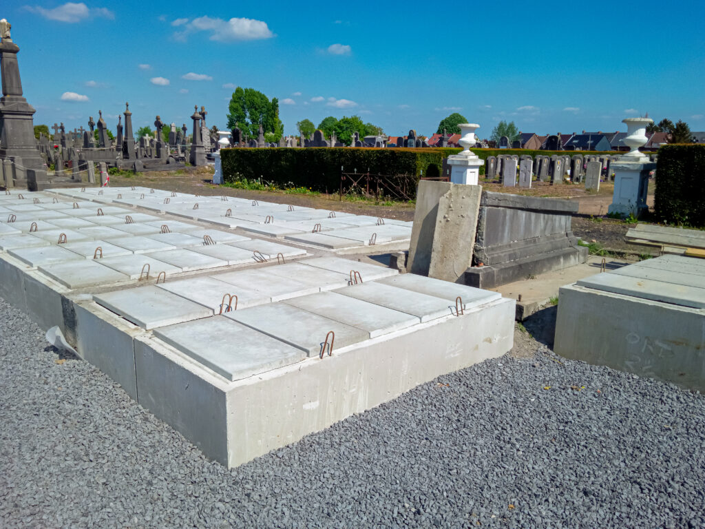 Bank op een groen gazon